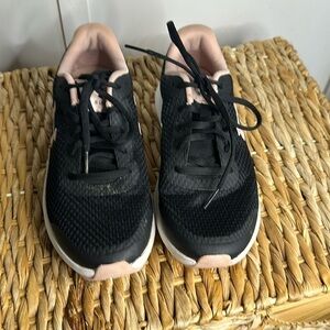 Under Armour sneakers size 7‎